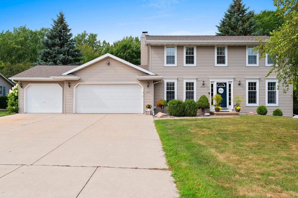 2906 SUNRAY LANE, Green Bay, WI 54313