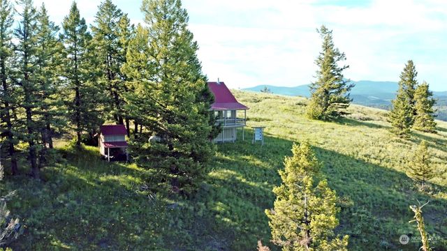 135 Lady Bug Road, Oroville, WA 98844