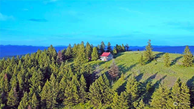 135 Lady Bug Road, Oroville, WA 98844