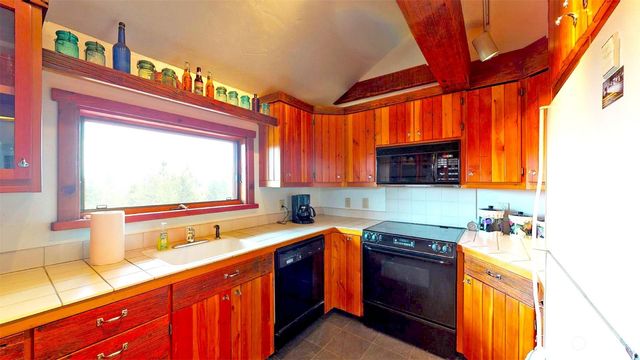 135 Lady Bug Road, Oroville, WA 98844