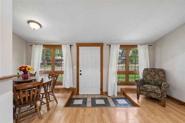 1129 Pleasant View Drive, Des Moines, IA 50315