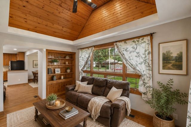 1129 Pleasant View Drive, Des Moines, IA 50315