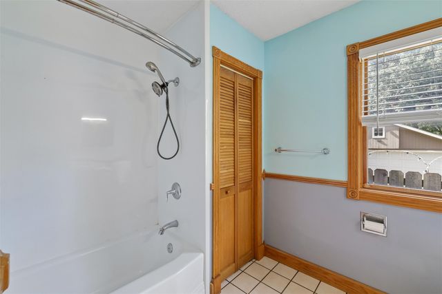 1129 Pleasant View Drive, Des Moines, IA 50315