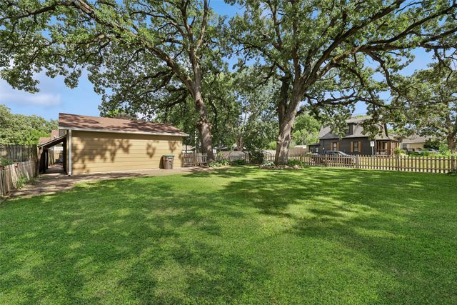 1129 Pleasant View Drive, Des Moines, IA 50315