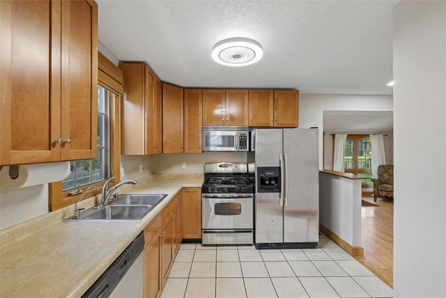 1129 Pleasant View Drive, Des Moines, IA 50315