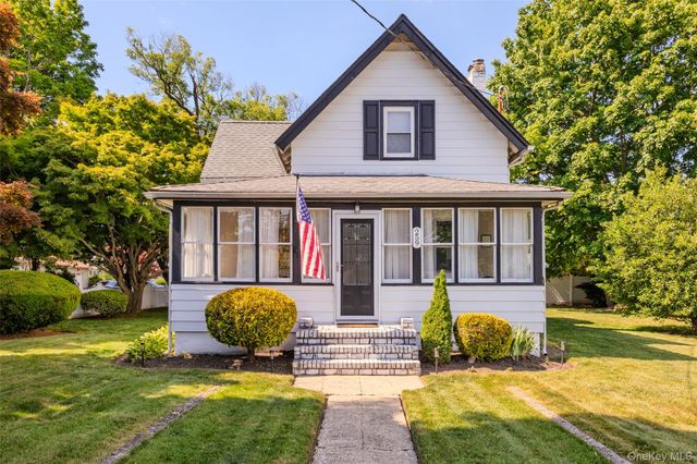 259 Woodlawn Avenue, Saint James, NY 11780