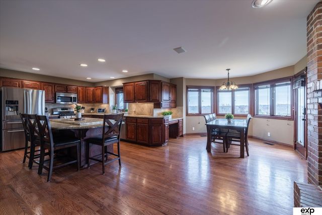 17606 Prestwick Avenue, Omaha, NE 68136