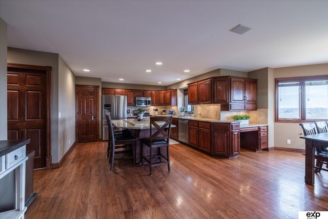 17606 Prestwick Avenue, Omaha, NE 68136