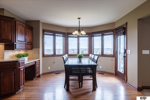 17606 Prestwick Avenue, Omaha, NE 68136