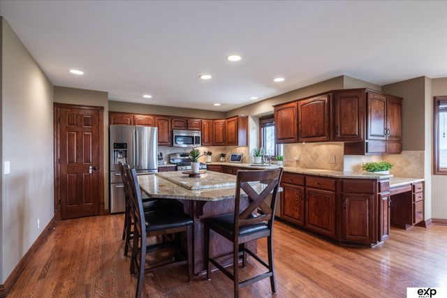 17606 Prestwick Avenue, Omaha, NE 68136