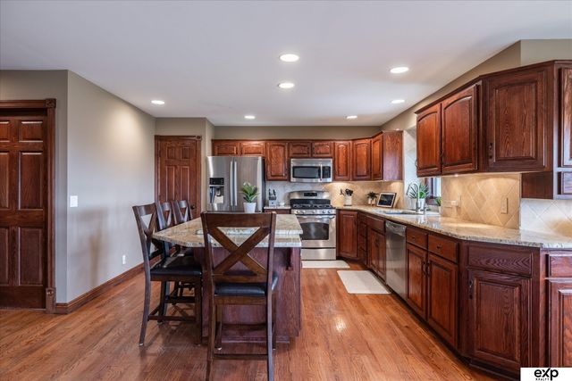 17606 Prestwick Avenue, Omaha, NE 68136