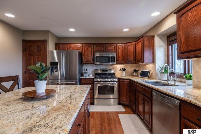 17606 Prestwick Avenue, Omaha, NE 68136