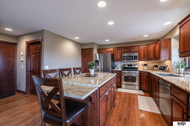 17606 Prestwick Avenue, Omaha, NE 68136