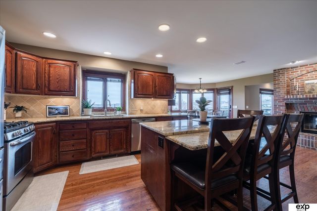 17606 Prestwick Avenue, Omaha, NE 68136