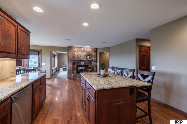 17606 Prestwick Avenue, Omaha, NE 68136