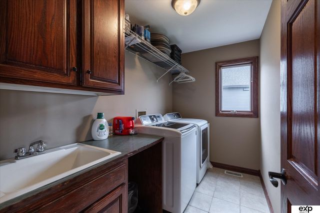 17606 Prestwick Avenue, Omaha, NE 68136