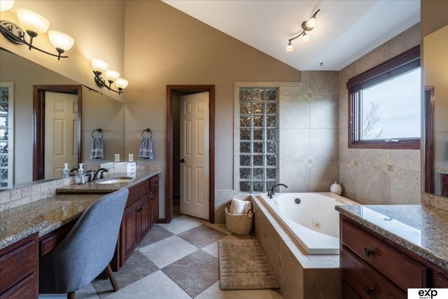 17606 Prestwick Avenue, Omaha, NE 68136