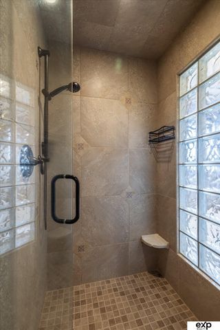 17606 Prestwick Avenue, Omaha, NE 68136