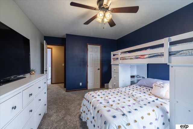 17606 Prestwick Avenue, Omaha, NE 68136