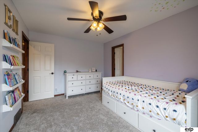 17606 Prestwick Avenue, Omaha, NE 68136