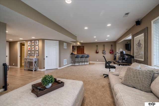 17606 Prestwick Avenue, Omaha, NE 68136