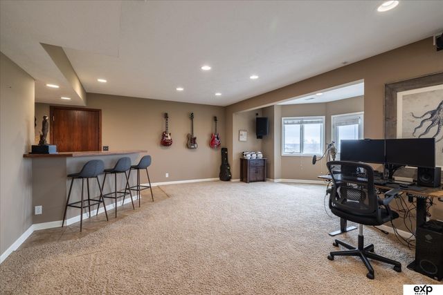 17606 Prestwick Avenue, Omaha, NE 68136