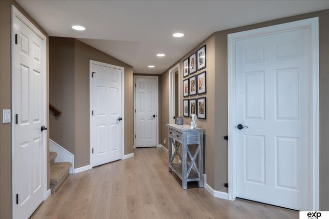 17606 Prestwick Avenue, Omaha, NE 68136