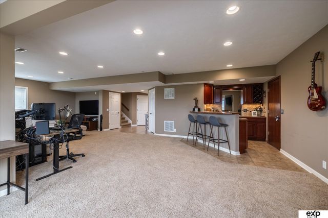 17606 Prestwick Avenue, Omaha, NE 68136