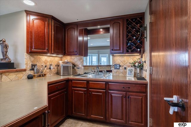 17606 Prestwick Avenue, Omaha, NE 68136