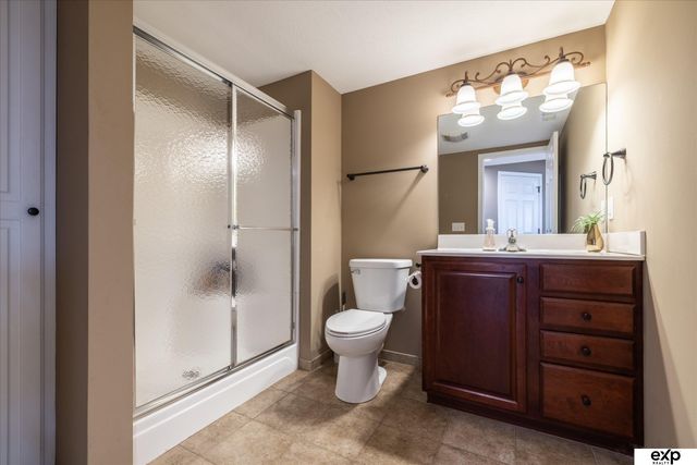 17606 Prestwick Avenue, Omaha, NE 68136