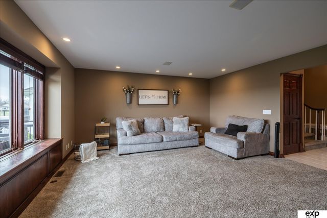 17606 Prestwick Avenue, Omaha, NE 68136