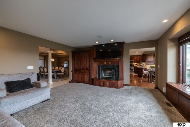 17606 Prestwick Avenue, Omaha, NE 68136