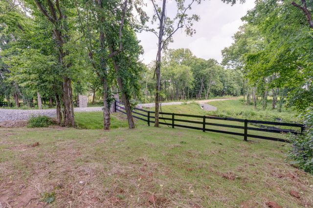 1755 Hudson Rd, Madison, TN 37115
