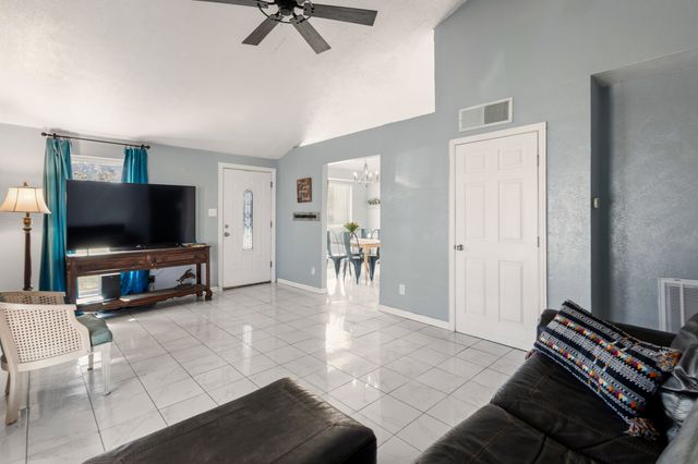 2111 Pennington Drive, Arlington, TX 76014