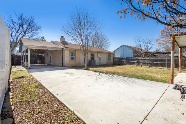 2111 Pennington Drive, Arlington, TX 76014