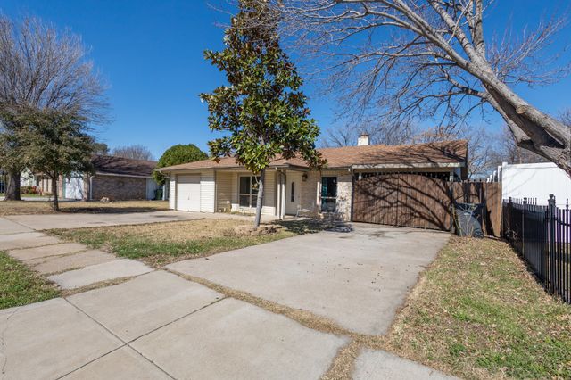 2111 Pennington Drive, Arlington, TX 76014