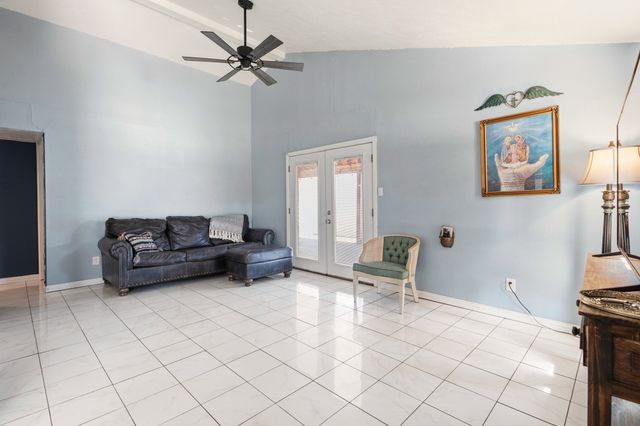 2111 Pennington Drive, Arlington, TX 76014