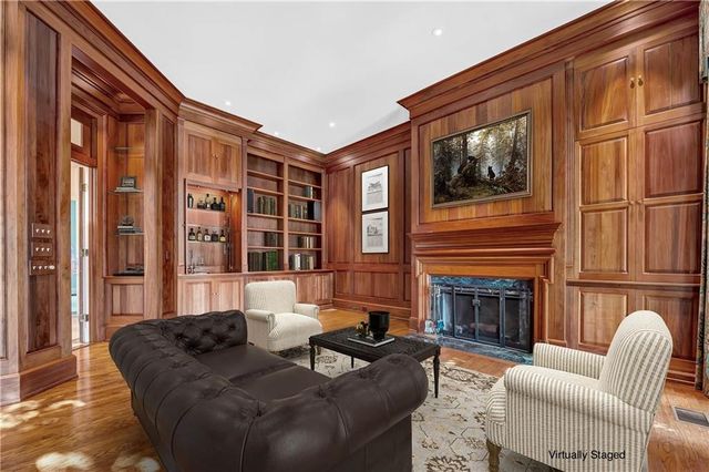 437 Village Drive, Daphne, AL 36526