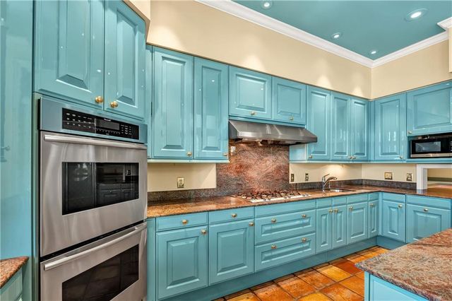 437 Village Drive, Daphne, AL 36526