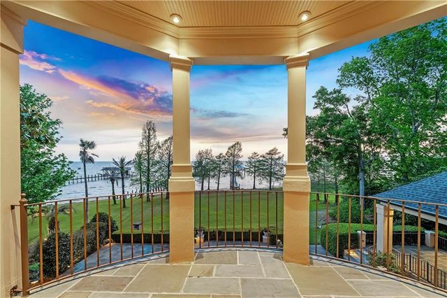 437 Village Drive, Daphne, AL 36526