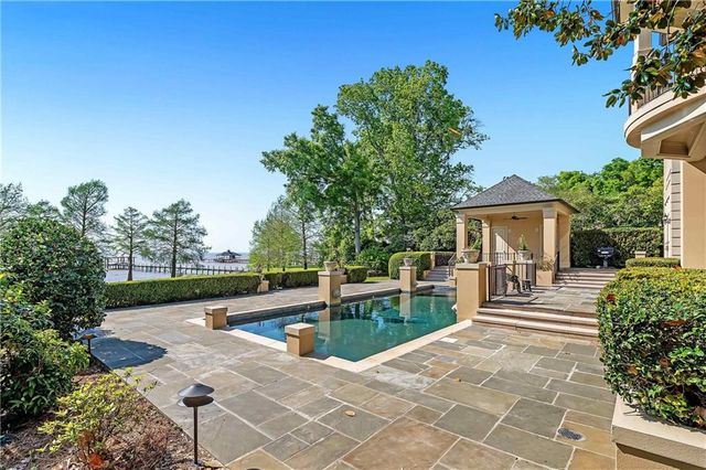 437 Village Drive, Daphne, AL 36526