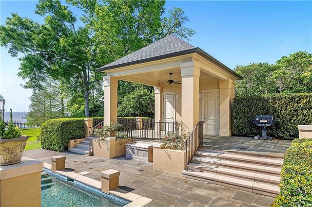 437 Village Drive, Daphne, AL 36526