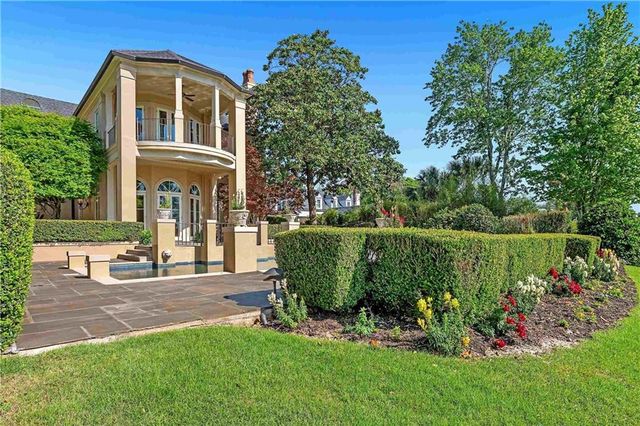 437 Village Drive, Daphne, AL 36526