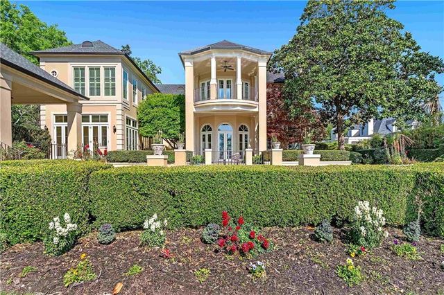 437 Village Drive, Daphne, AL 36526