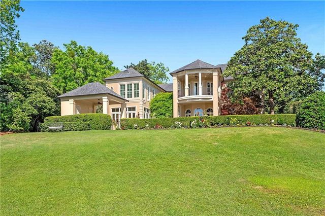 437 Village Drive, Daphne, AL 36526