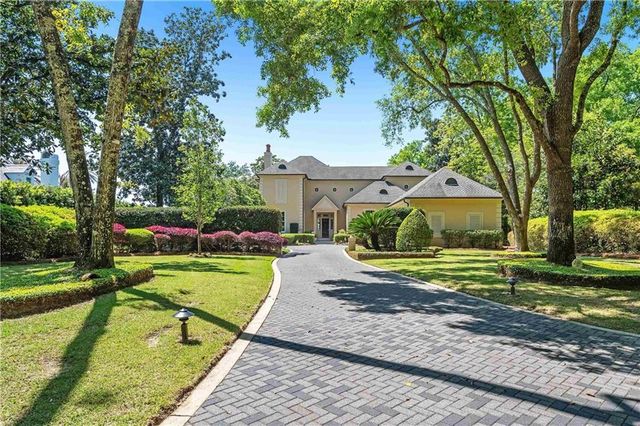 437 Village Drive, Daphne, AL 36526