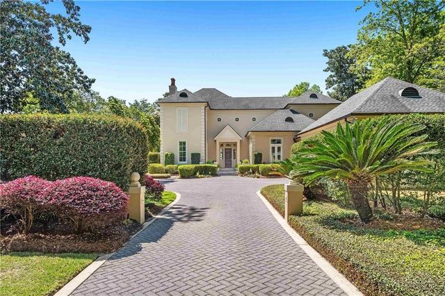 437 Village Drive, Daphne, AL 36526