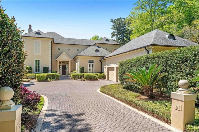 437 Village Drive, Daphne, AL 36526