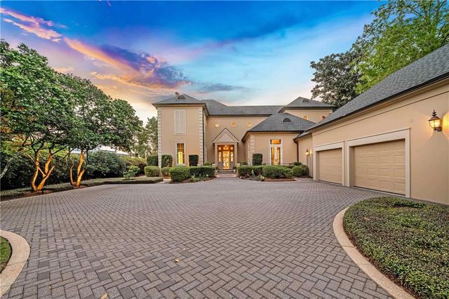 437 Village Drive, Daphne, AL 36526