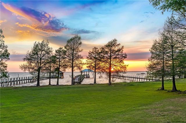 437 Village Drive, Daphne, AL 36526